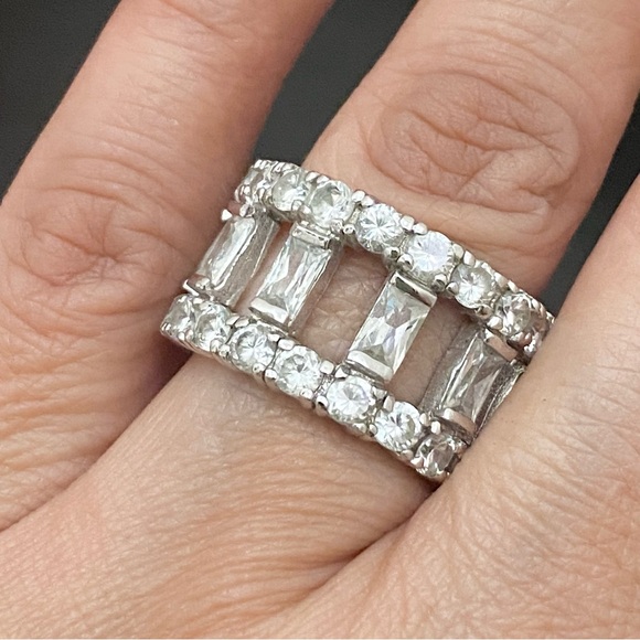 925 RSE Silver Cubic Zirconia Eternity Ring Size 7 11.1g - Picture 2 of 16